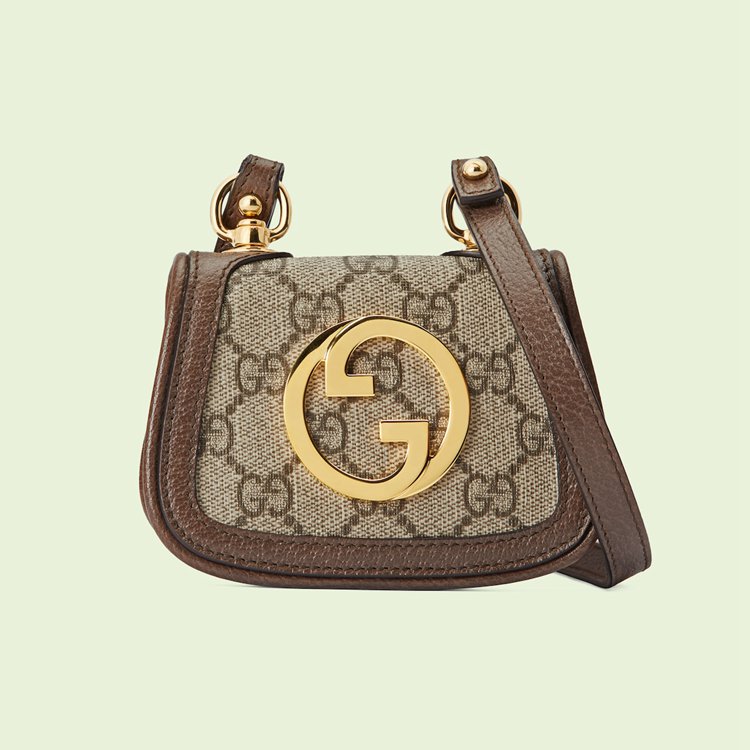 698635.K9GSG.8358.001.080.0000.Light Gucci Blondie card case wallet